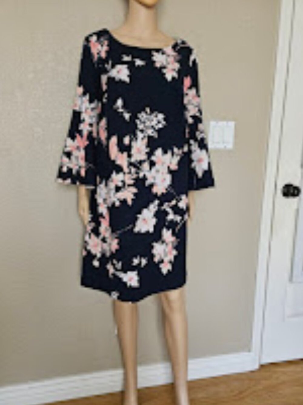 Eliza J Floral Print Dress with Bell Sleeves Women’s Size 14